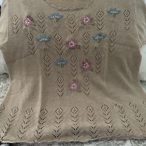Colleen’s collectibles,Size:M, color tan, good condition, 55% ramie 45% cotton - Picture 1 of 2